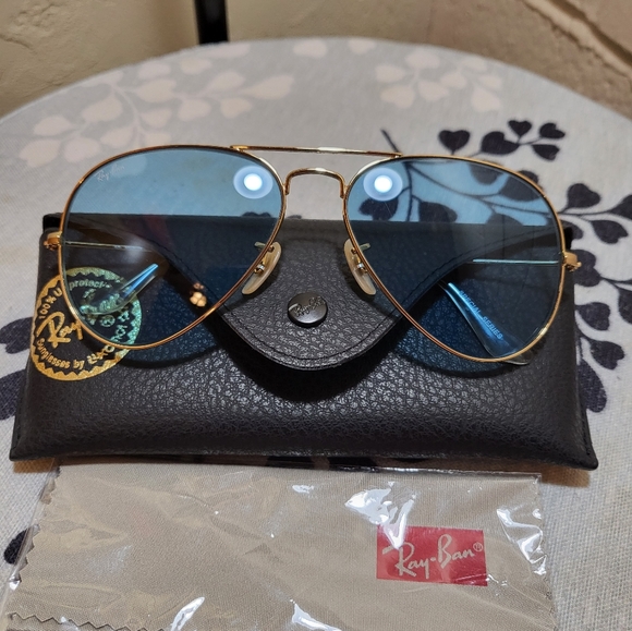 Ray-Ban Accessories - Ray-Ban aviator sunglasses